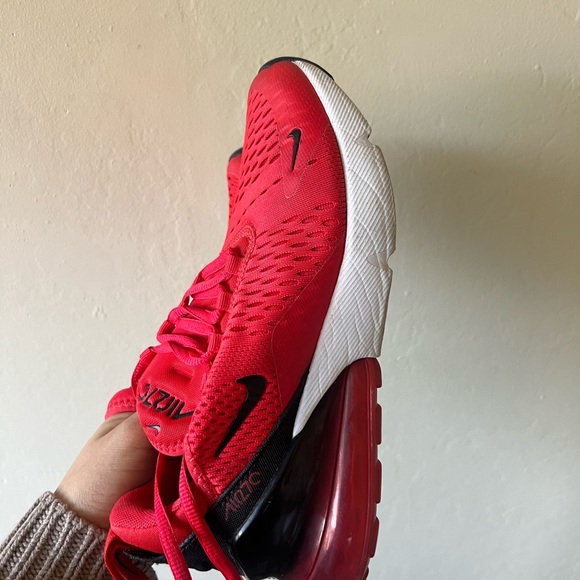 Nike Air Max 270 Bright Red with Black Accents size 7 women’s - Picture 3 of 6